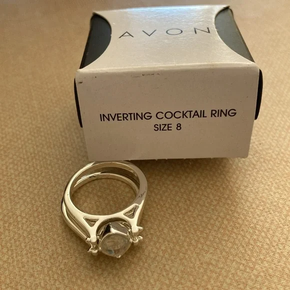 Avon Jewelry, Inverting Cocktail SilverTone Pave/Faceted Rhinestone 8 Ring R-2 - Picture 11 of 12